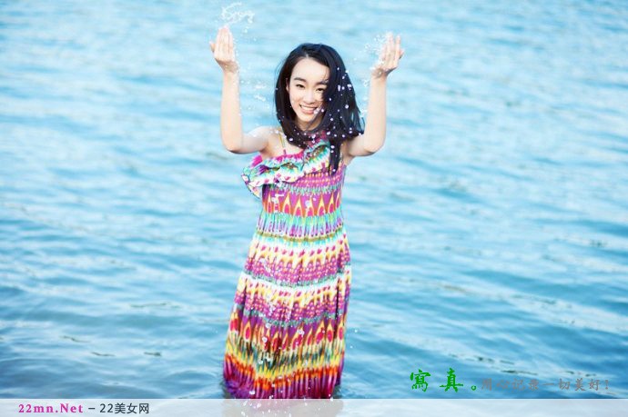 阳光小美女海边清新写真美图6