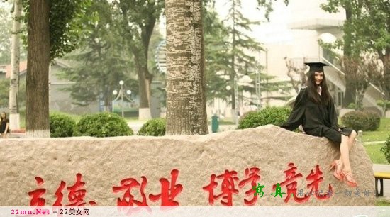 中国传媒大学清纯校花超美毕业照2