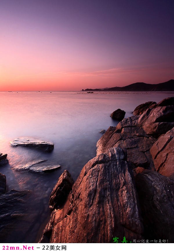 海岸边观太阳升起时的美景9