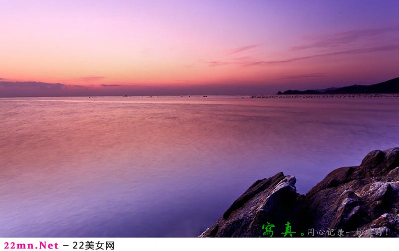 海岸边观太阳升起时的美景11